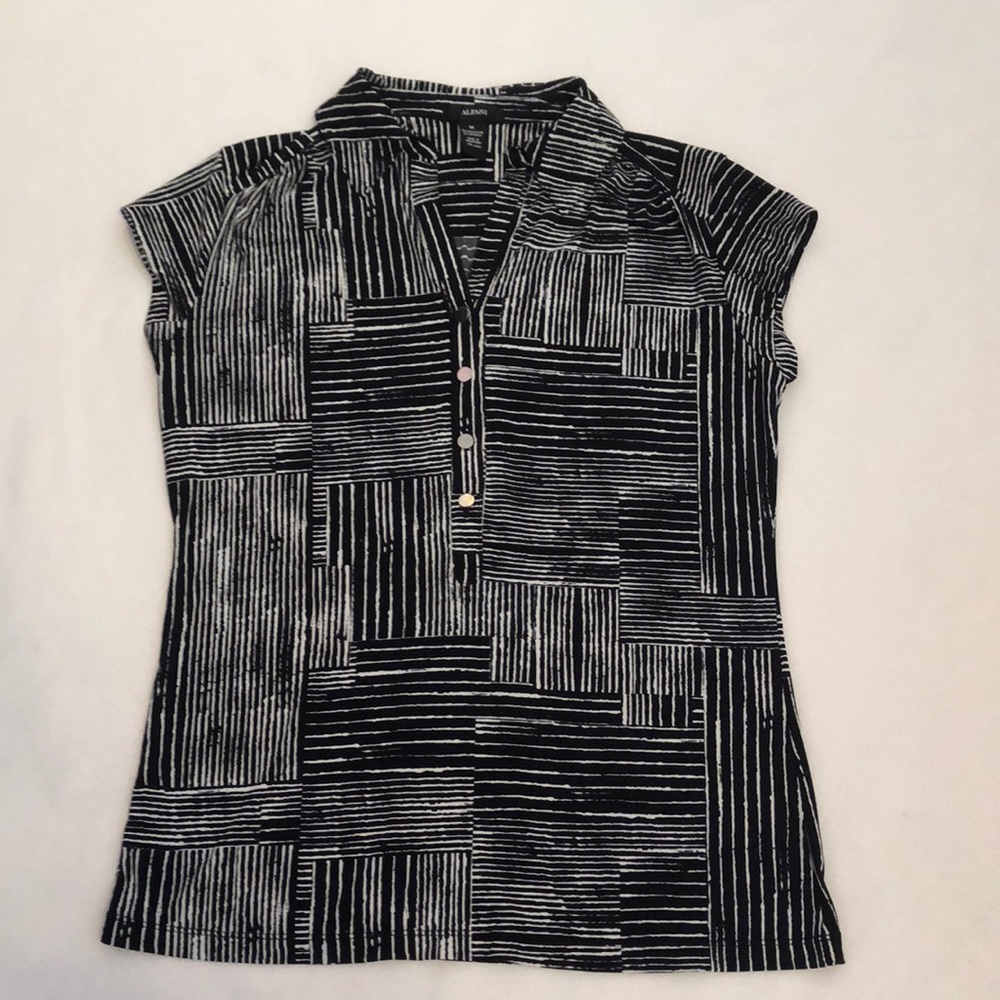 Alfani black and white short sleeve blouse